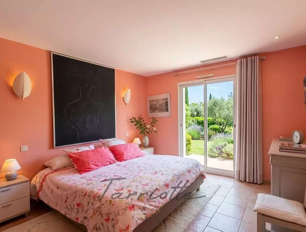 Maison à MONTBOUCHER-SUR-JABRON