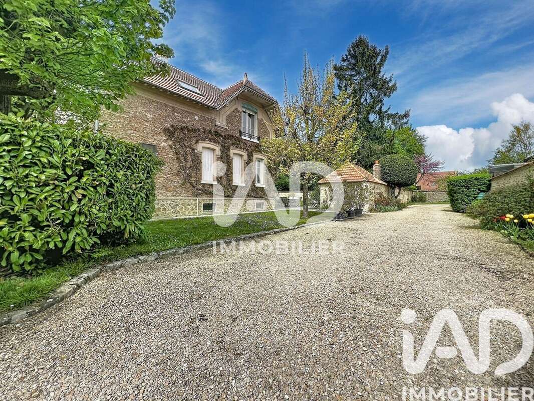 Maison 266 m² à Tournan-En-Brie  - photo 3