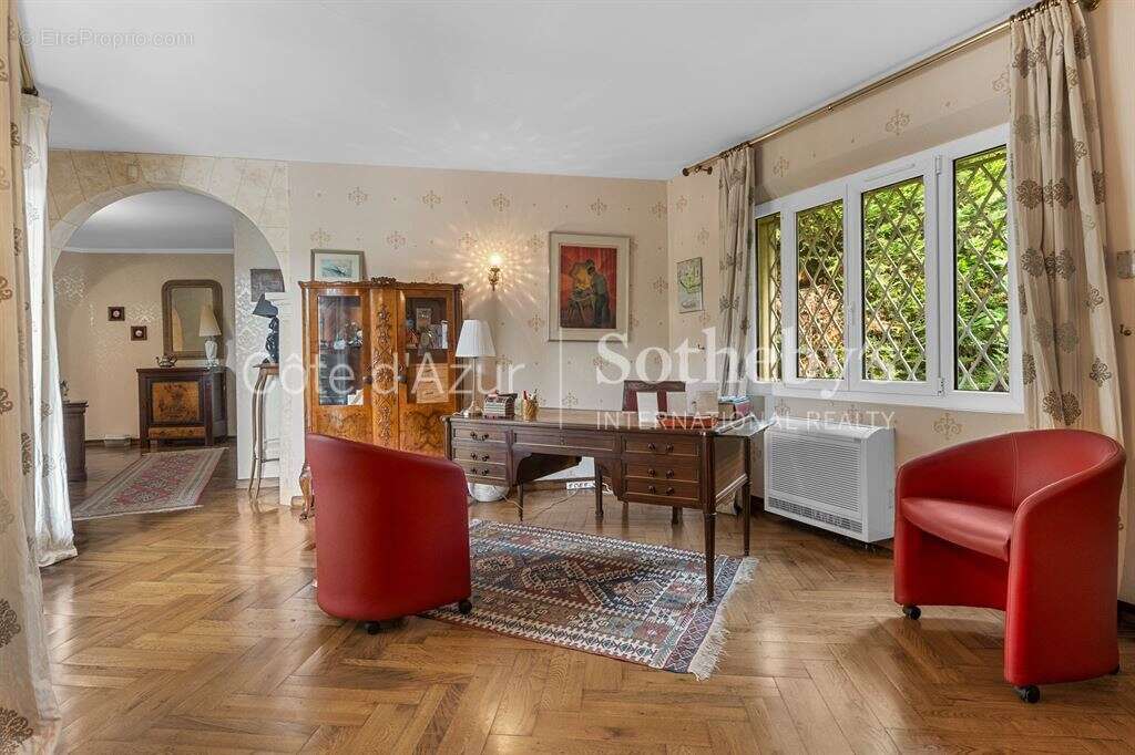 Villa florentine de plain-pied avec maison d’invités et piscine à Grasse Saint-François - photo 18