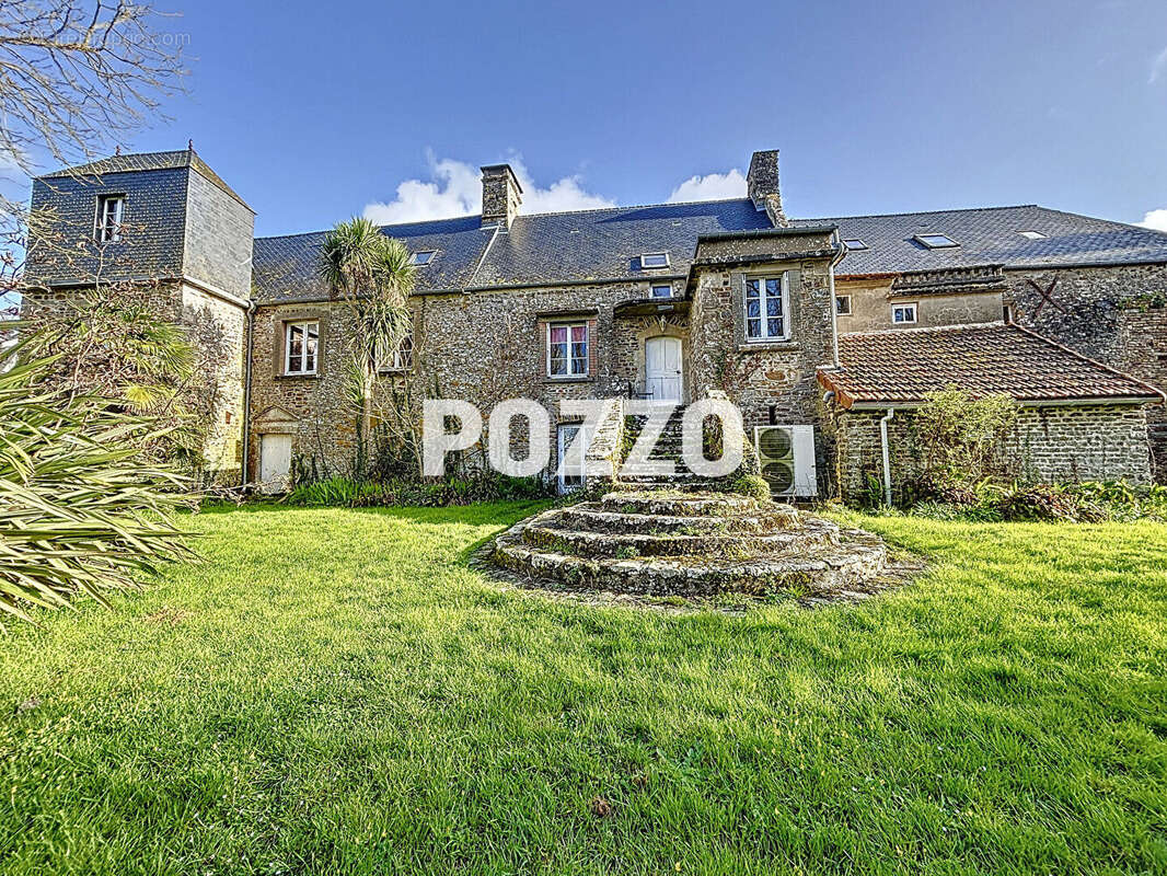 VENTE d'une maison T16 (439 m²) au MESNIL - propriété d'exception - deux habitations - 4 hectares - photo 2