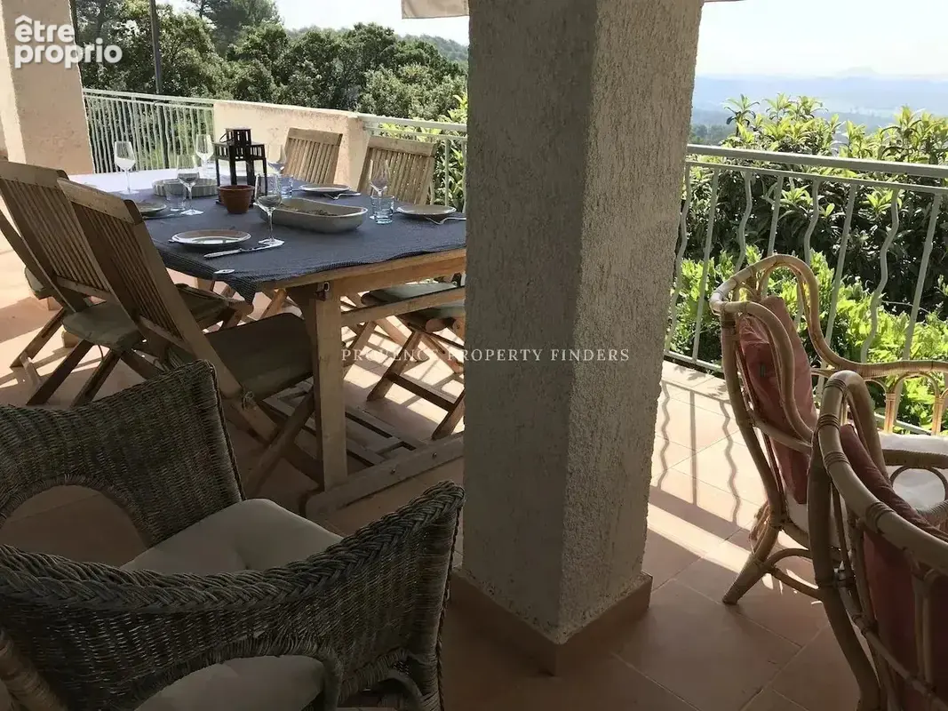 LORGUES – Un véritable havre de paix avec vue panoramique et piscine. - photo 25