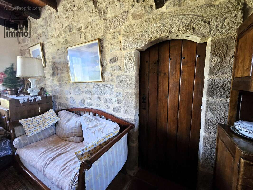 n°1 - Maison à RILHAC-LASTOURS