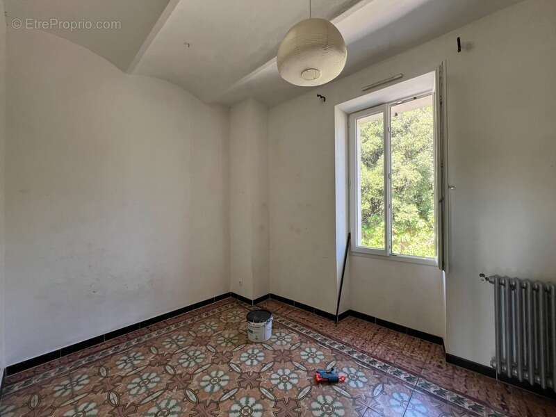 Maison à SAINT-JULIEN-LES-ROSIERS