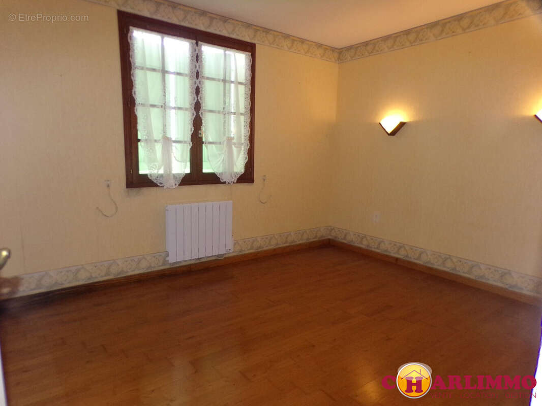 Maison 93 m² à Chassenon  - photo 5