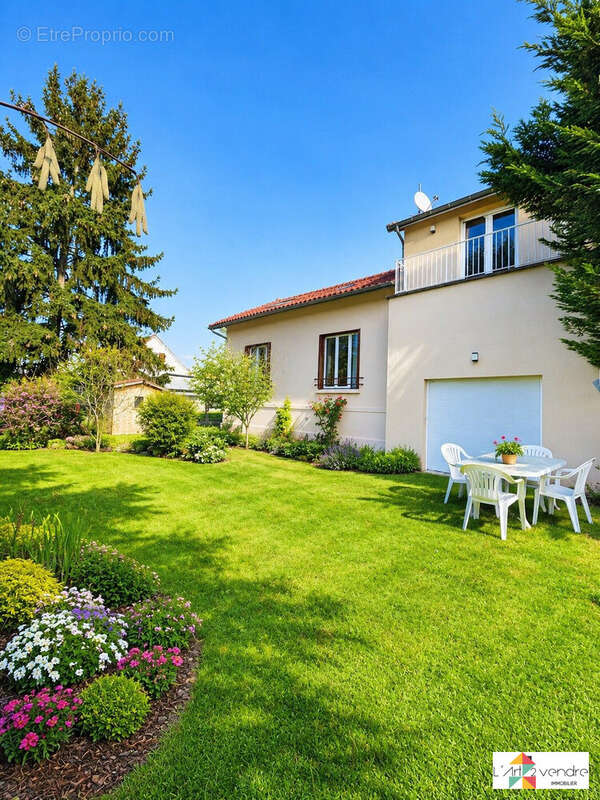 Maison à VARENNES-JARCY