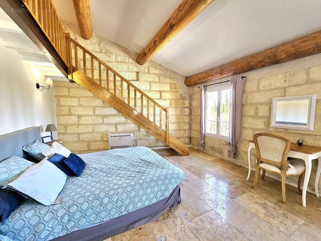 Appartement à ARAMON