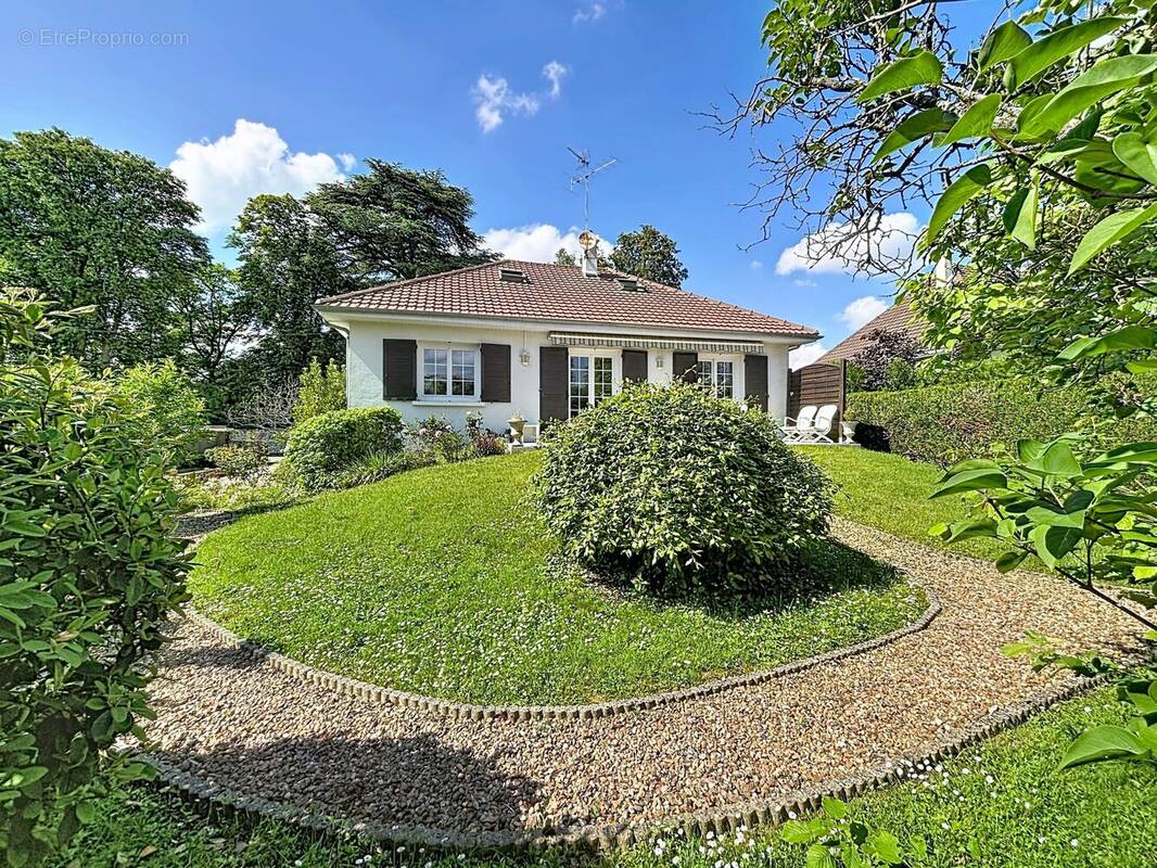 Maison à VILLEBAROU