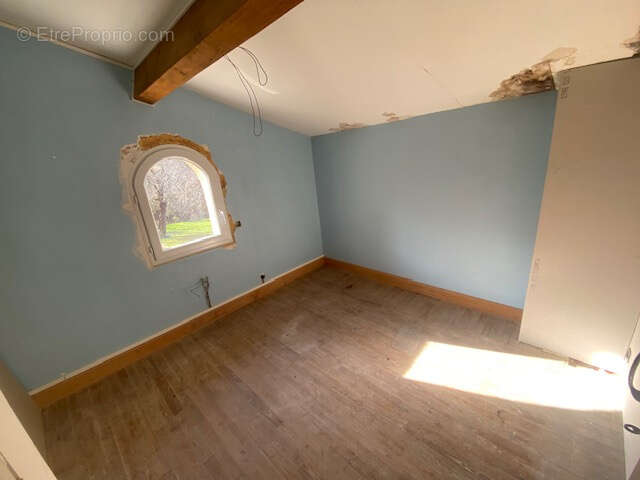 Charmante maison en cours de rénovation sur 1750 M2 de terrain avec remises - photo 12