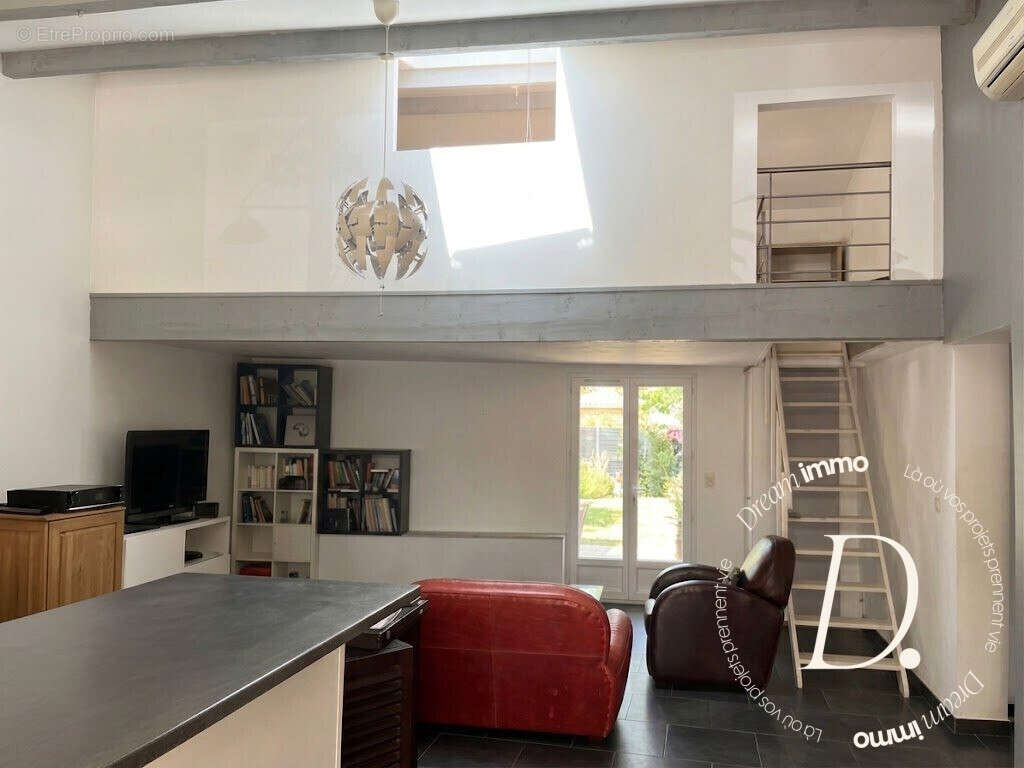 Maison 91 m² à Arles  - photo 2