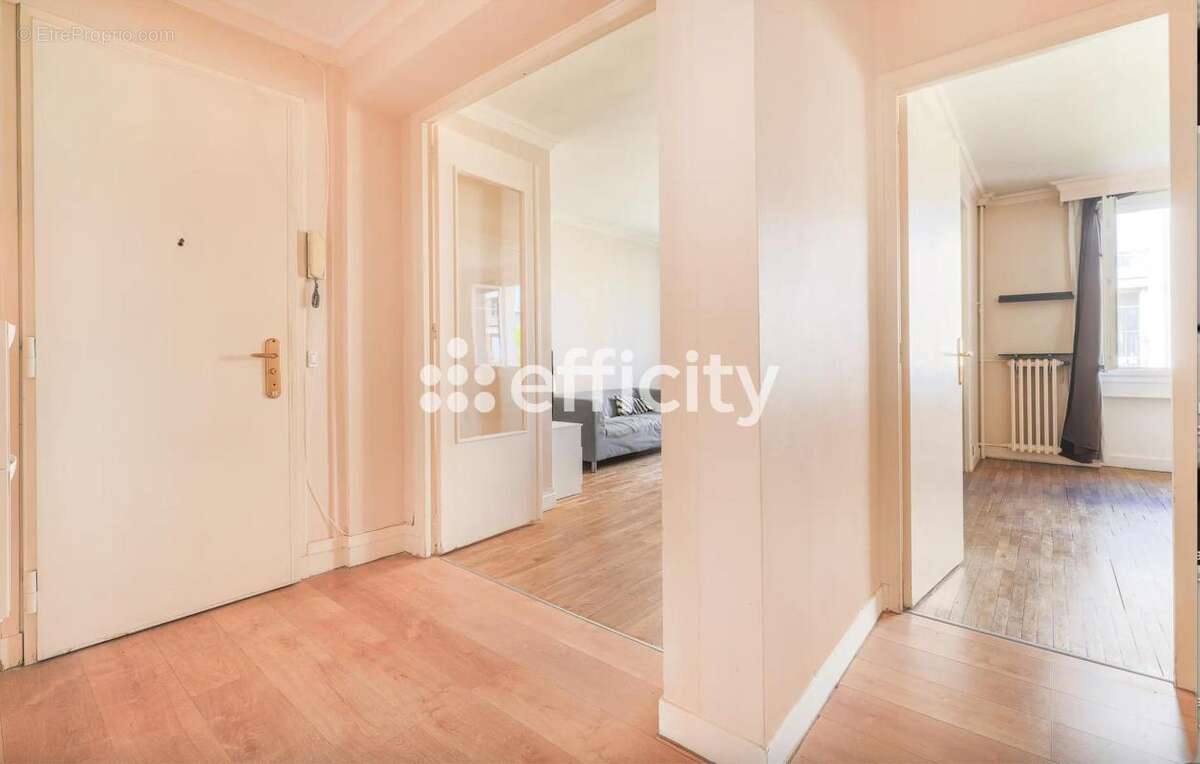 Appartement à COURBEVOIE