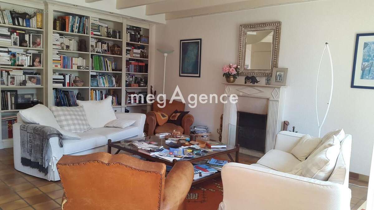 Une élégante maison en pierre au charme intemporel - photo 2