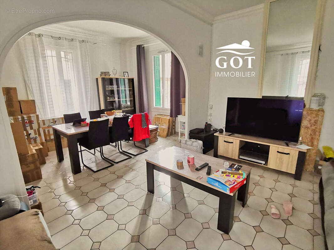 Maison à SAINT-LAURENT-DE-LA-SALANQUE