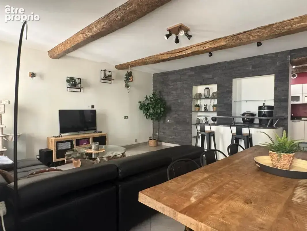 Appartement à SOLLIES-PONT