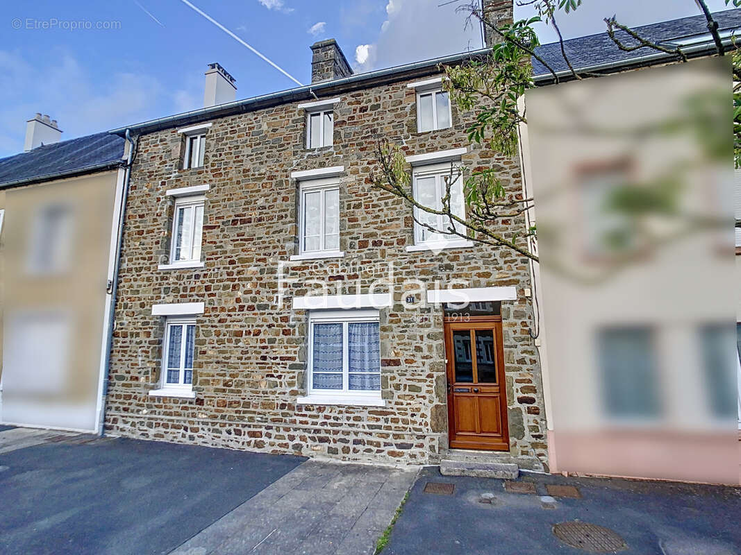 Maison à LA HAYE-DU-PUITS