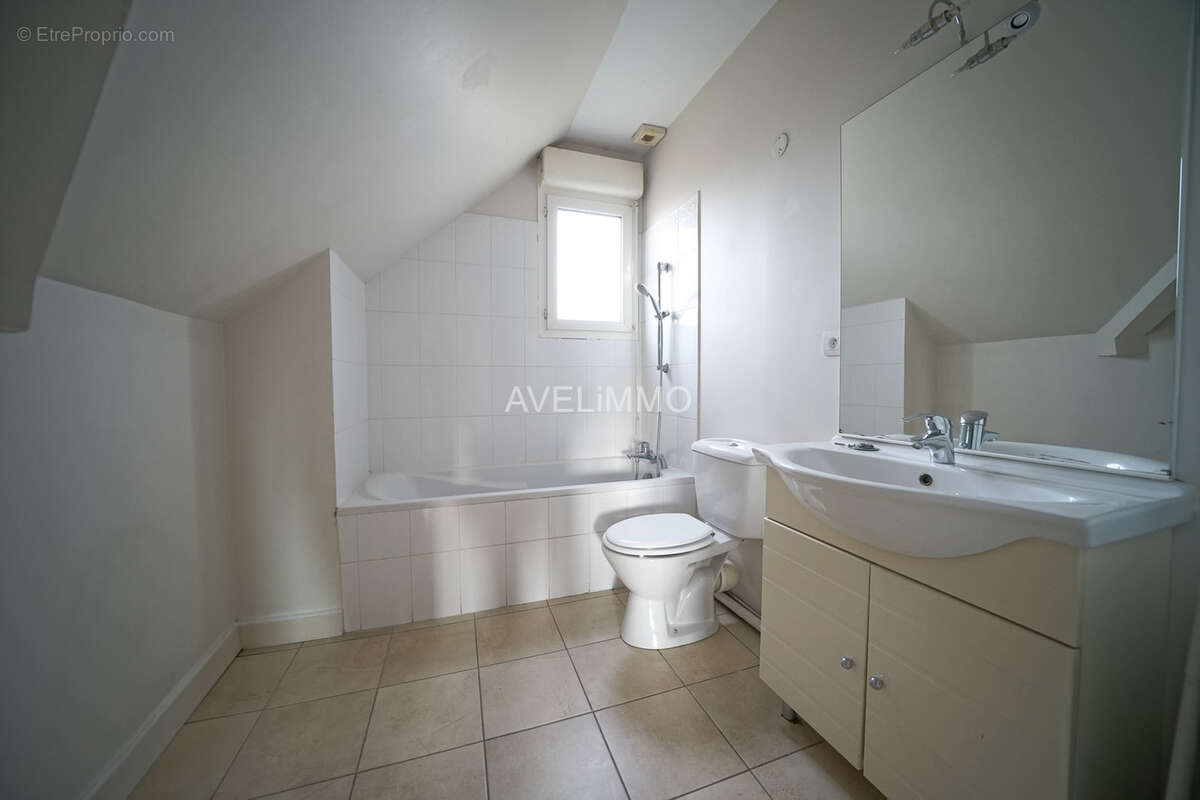 Maison à LA QUEUE-LES-YVELINES