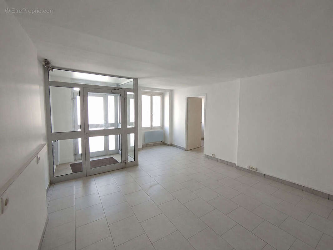 Local commercial 50m² Montgeron - photo 4