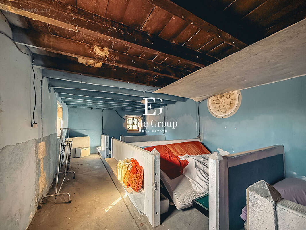 A vendre - grange a renover - genac-bignac - 300m2 - photo 11