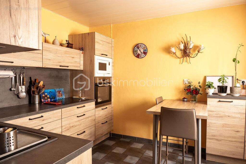 Maison Familiale de 125m² sur les hauteurs de Renage, au calme, dans un cadre verdoyant ! - photo 9