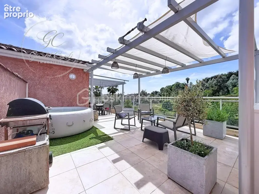 Appartement à MANDELIEU-LA-NAPOULE
