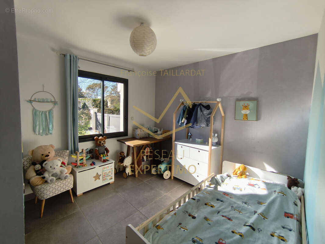 Maison contemporaine de plain pied proche de la ville au calme, prête à habiter ! - photo 9