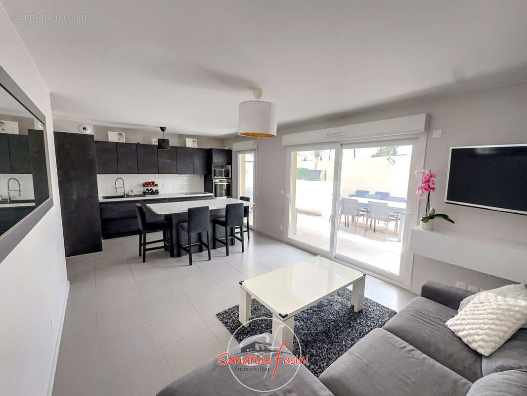Appartement à CARROS
