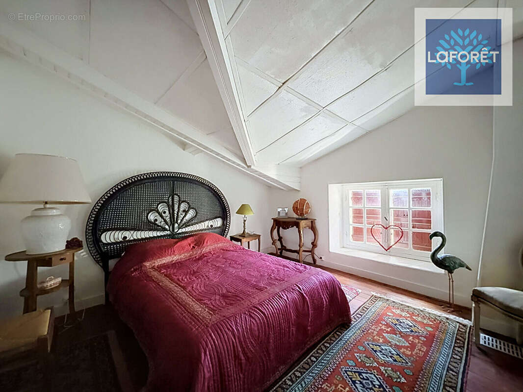 Superbe propriété de caractère avec dépendances et fort potentiel - photo 8