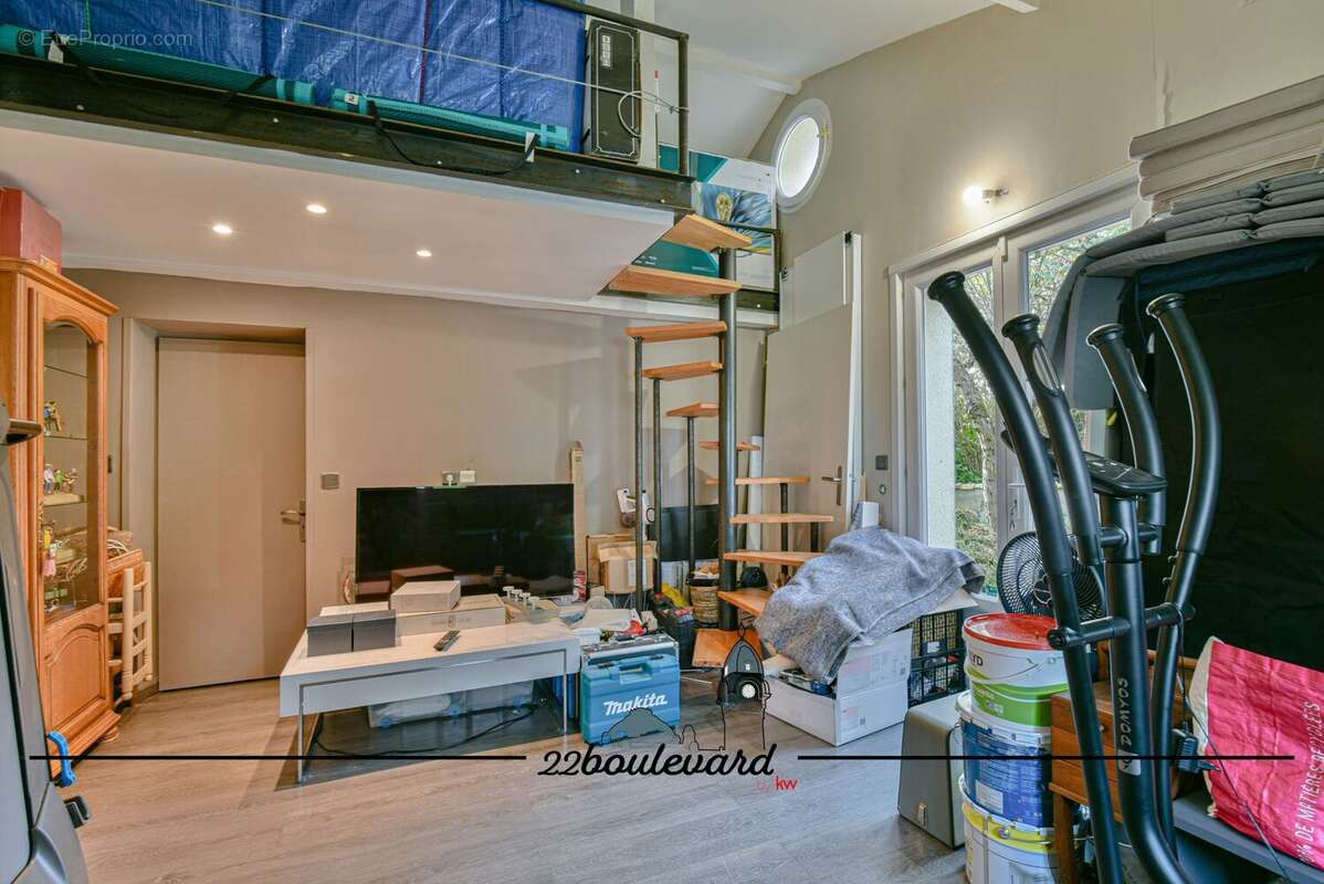 Maison à SAINT-GENEST-SUR-ROSELLE