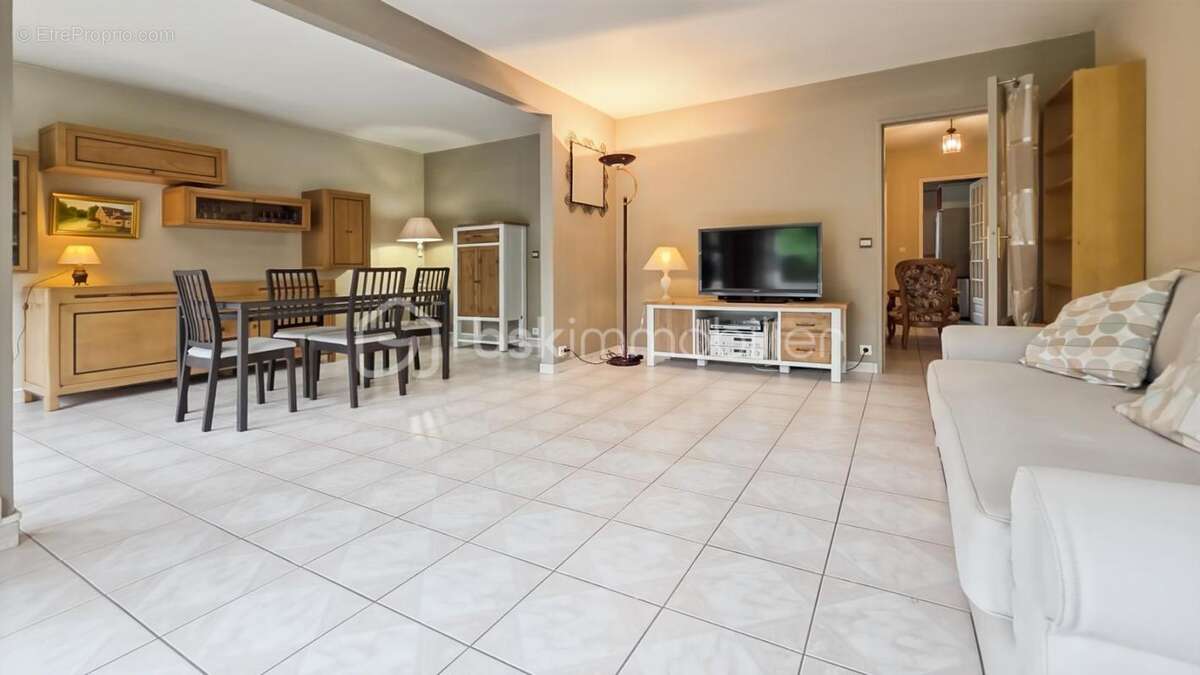 Appartement F3 - 65 m2 - Grand BALCON - cave - Résidence Grand Parc - photo 3