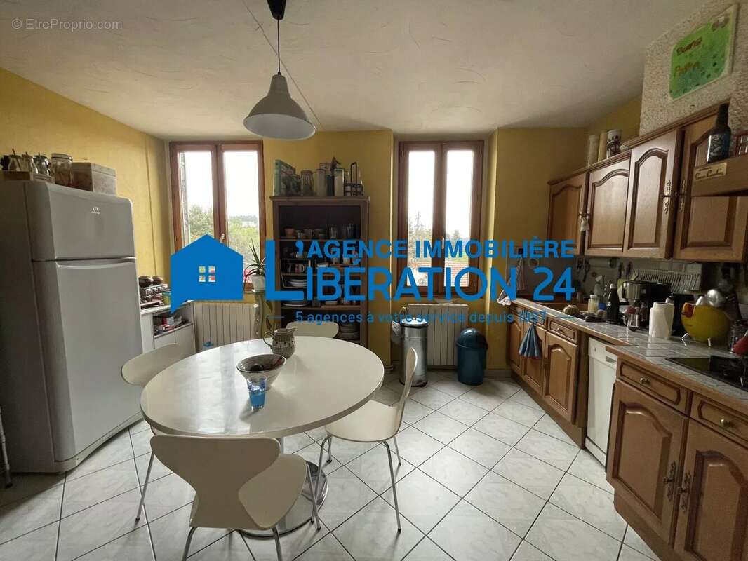 Maison à LE CHAMBON-FEUGEROLLES