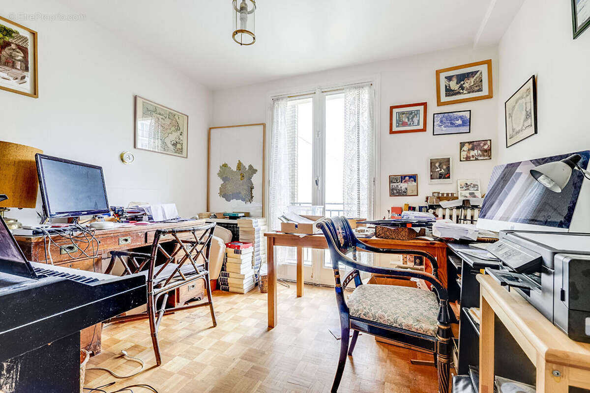 Appartement à PARIS-14E