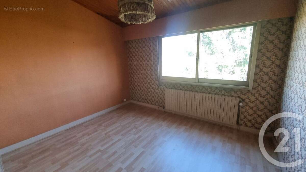 Maison à SAINT-MAUR-DES-FOSSES