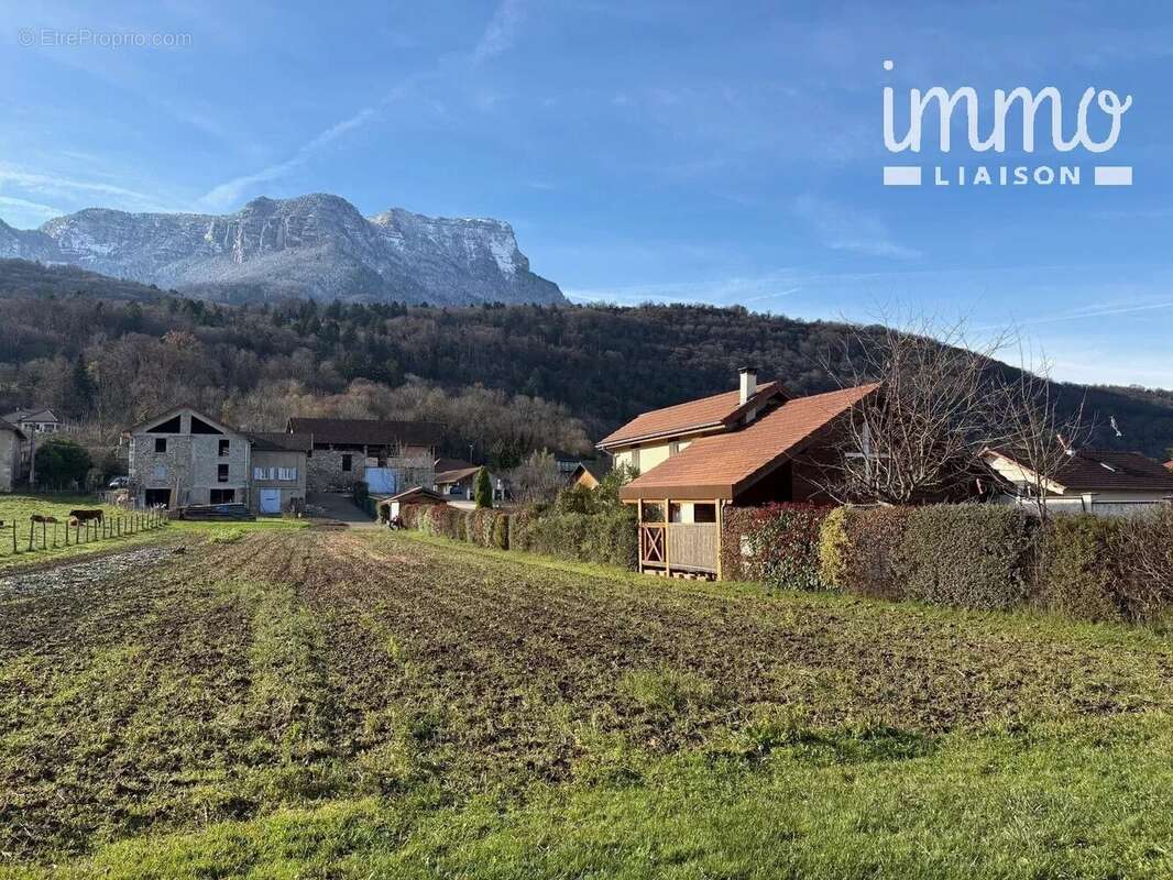 Terrain à CHAPAREILLAN