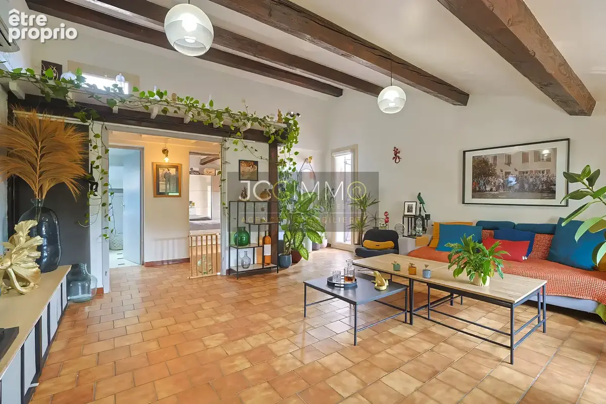 Villa de 318m2 avec deux logements indépendants et fort potentiel ! - photo 28