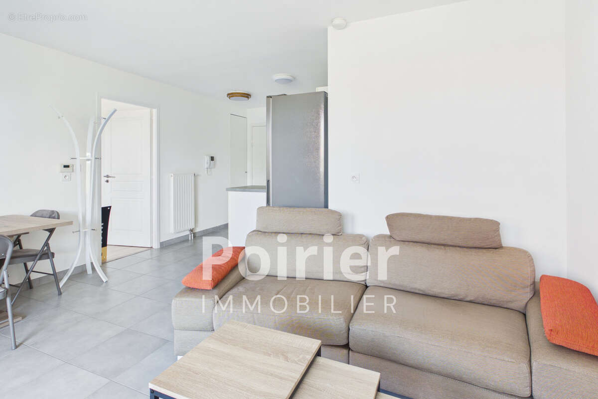 T2 entièrement rénové avec grande terrasse et garage - photo 3