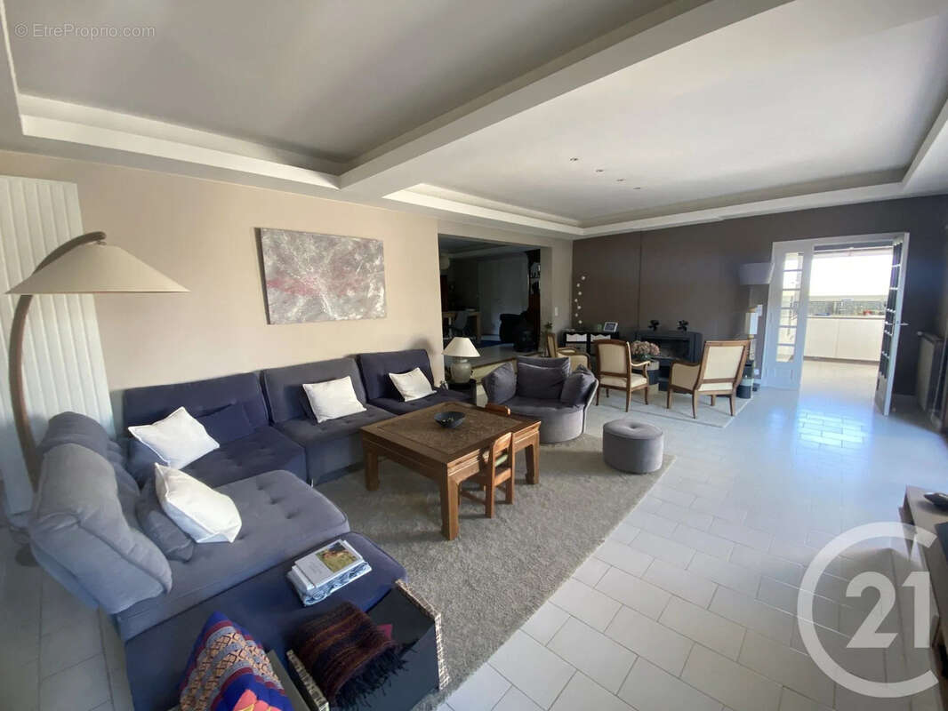 Maison 235 m² à Roiffieux  - photo 13