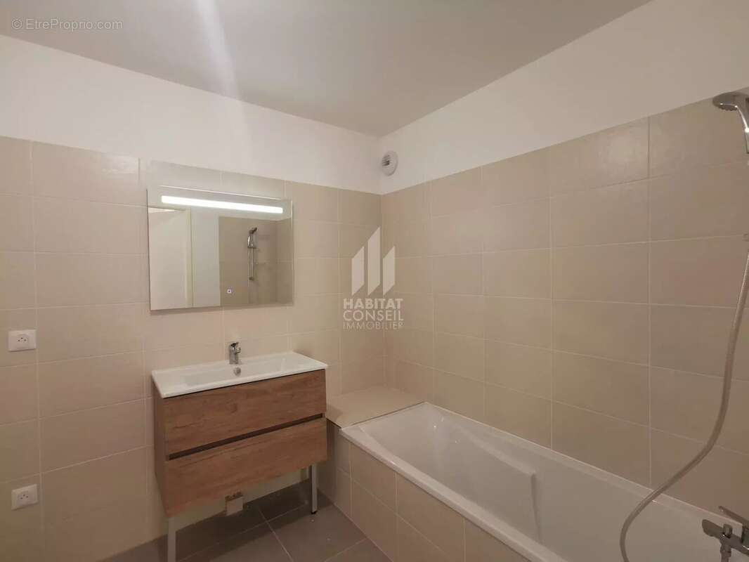 Appartement à LE PONT-DE-CLAIX