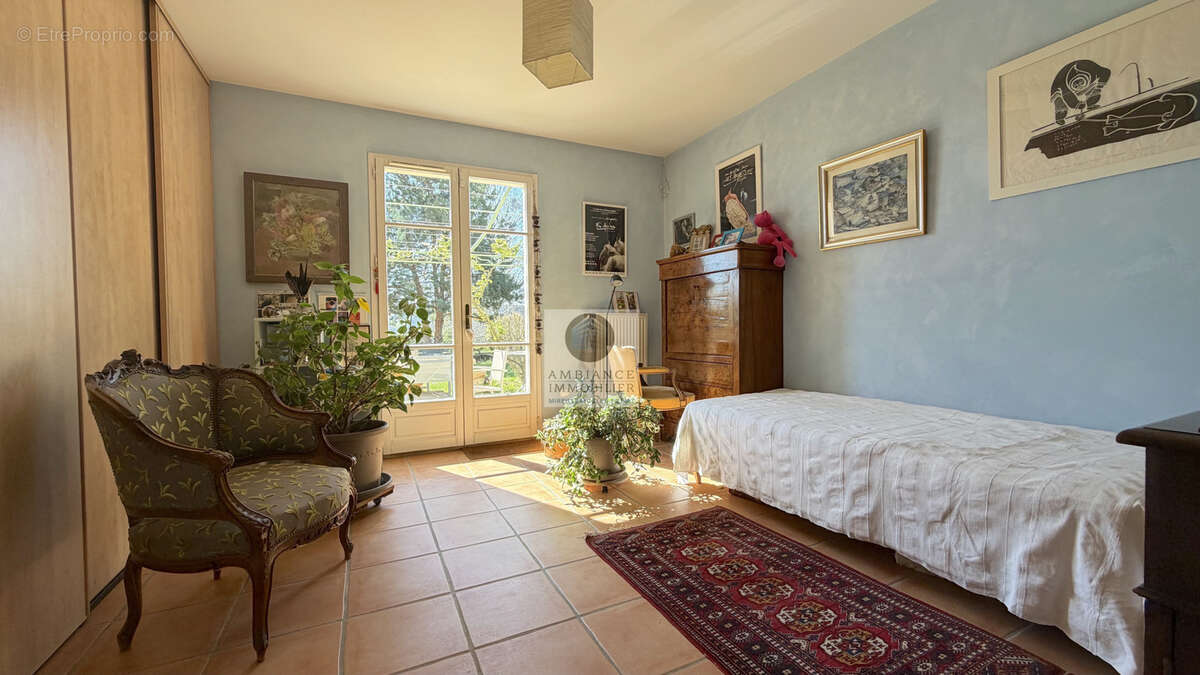 Maison à MONTELEGER