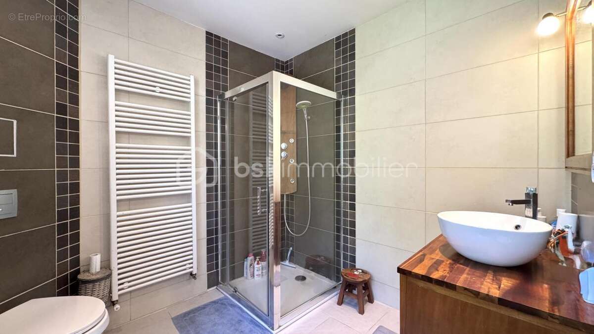Maison de caractère à Crépy-en-Valois – Un cadre de vie paisible et pratique - photo 13