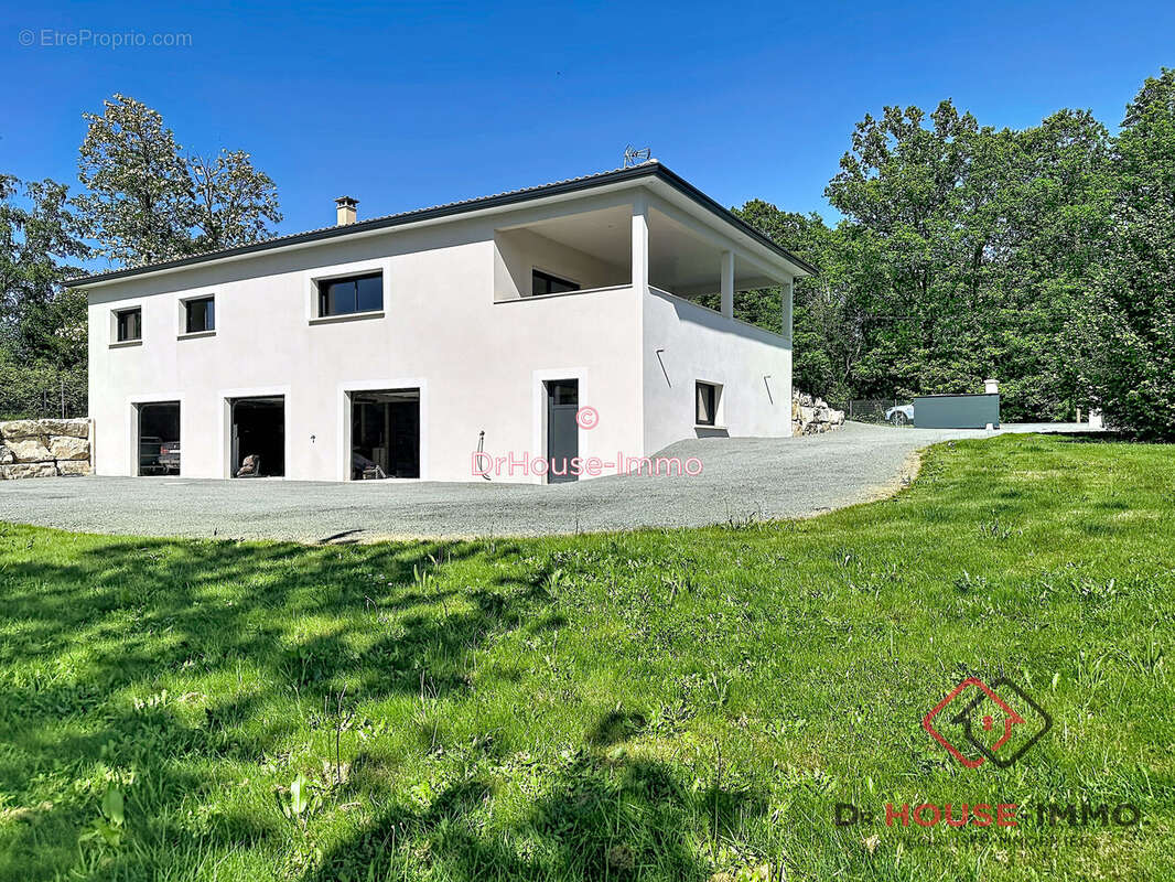 Maison à LA CHAPELLE-GONAGUET