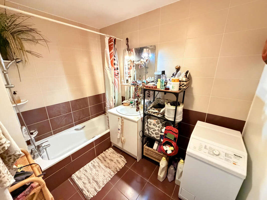 SDB - Appartement à SAINT-JULIEN-EN-GENEVOIS