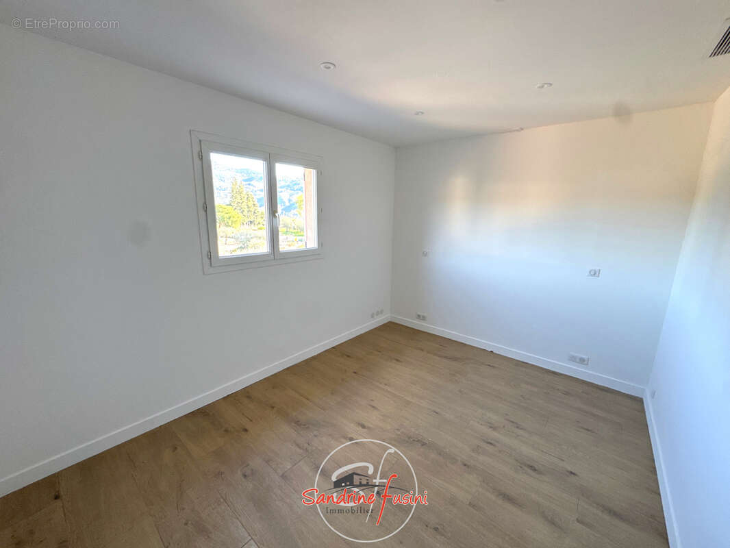 Appartement à CARROS