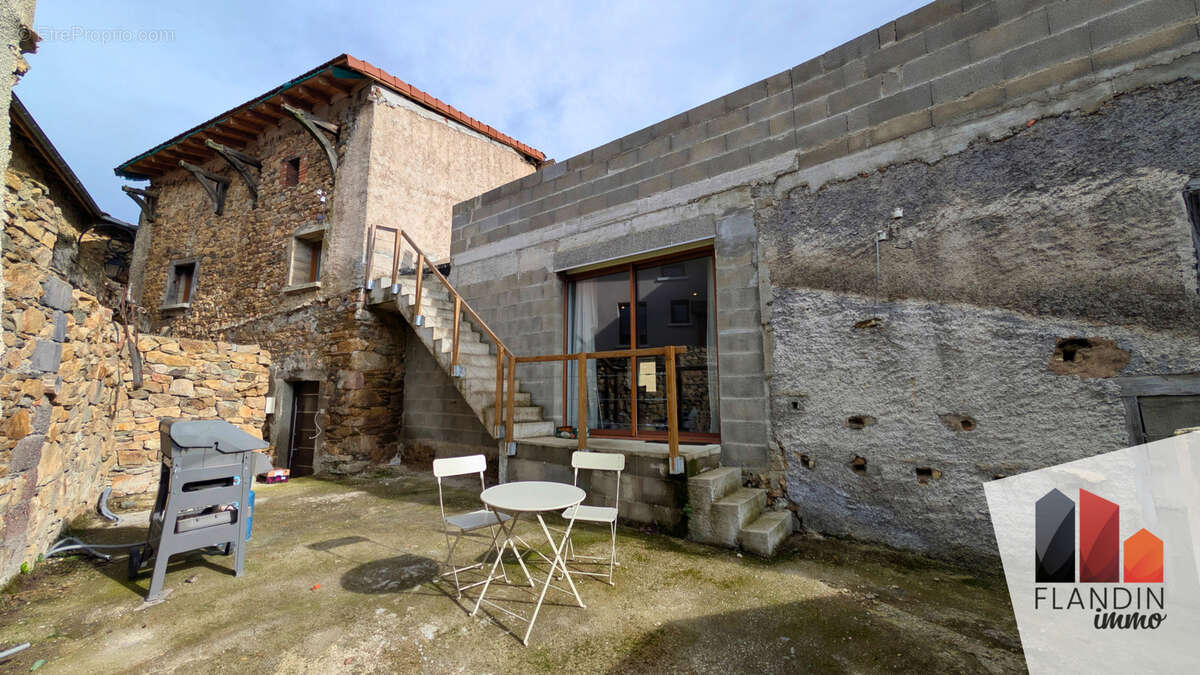 Maison à SAINT-ROMAIN-EN-JAREZ