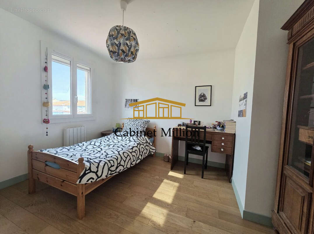 Maison à VIC-LA-GARDIOLE