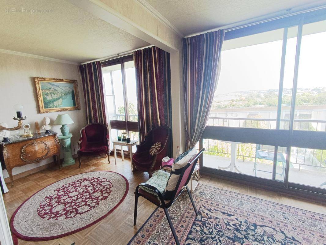 Appartement à FONTENAY-LE-FLEURY