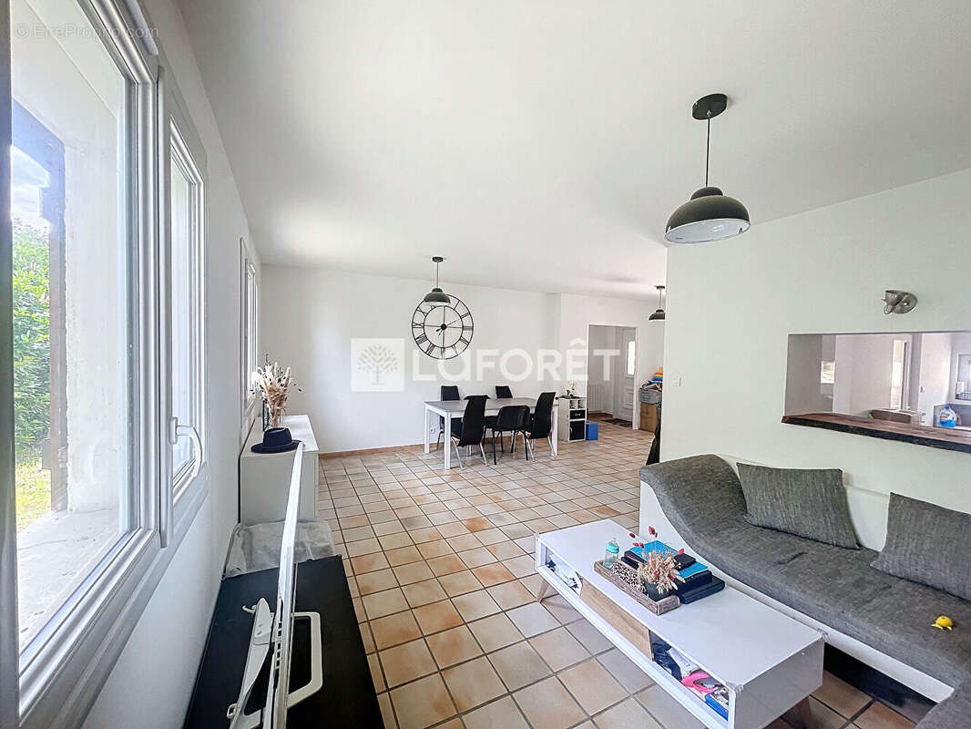 Maison Castelsarrasin 5 pièce(s) 96.92 m2 - photo 2