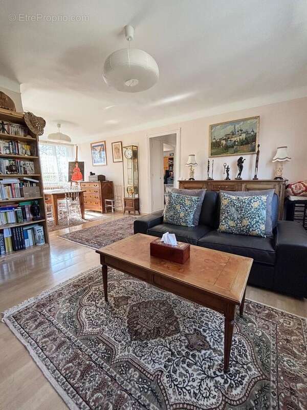 Photo 2 - Appartement à LA CELLE-SAINT-CLOUD