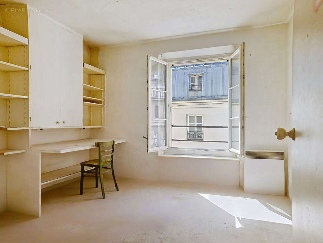 Appartement à PARIS-1E