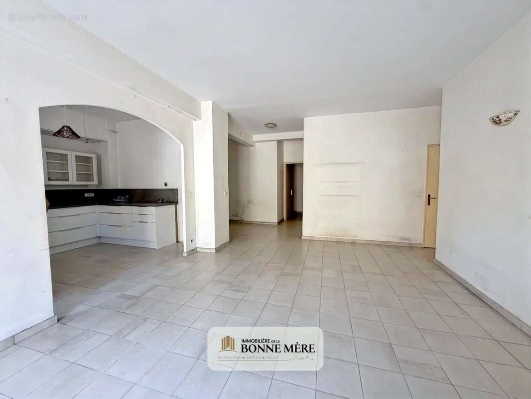 Appartement à MARSEILLE-2E