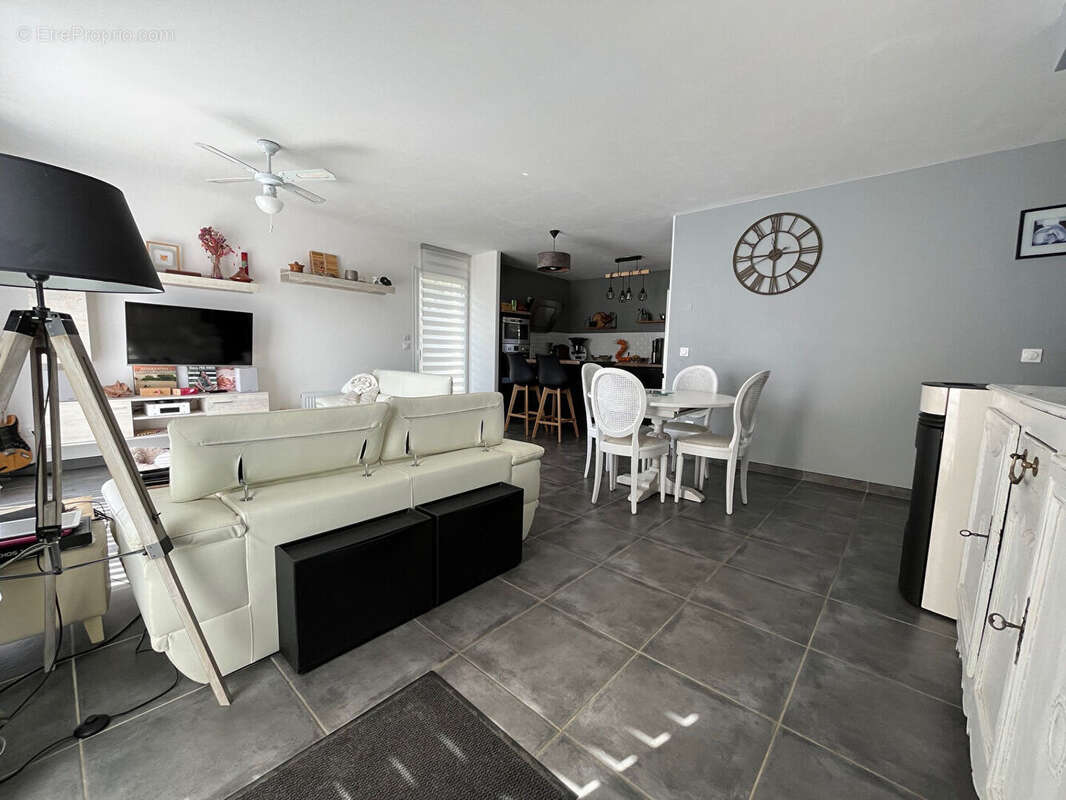 Maison à ENTRECHAUX