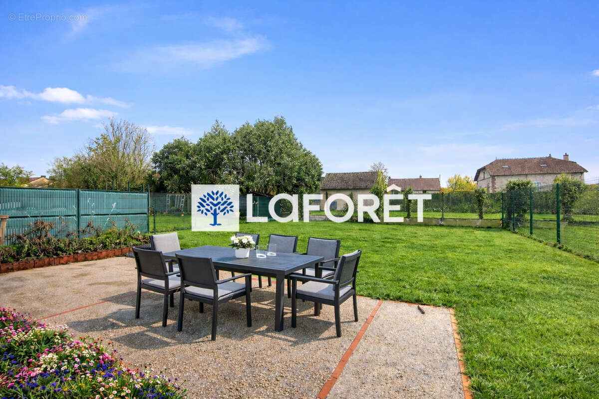 Maison à JOUY-LE-CHATEL